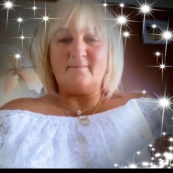 Meet your Posher, Tina - Picture 2 of 2